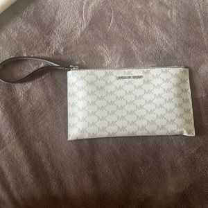 Michael Kors wristlet - like new condition!